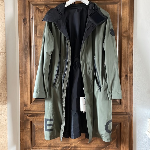 MONCLER
Reversible Green & Black Coffre Coat - Picture 5 of 6